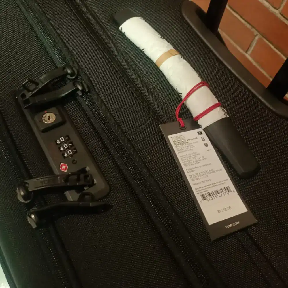 Tumi expandable 4 wheeled