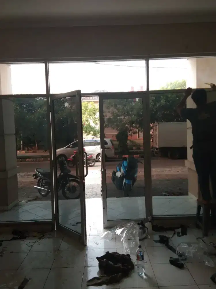 Jasa Pasang Sticker kaca film Rumah