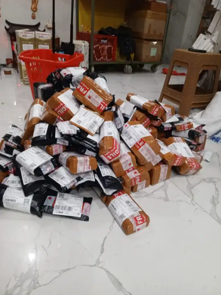 Dibutuhkan kurir pick up paket untuk wilayah ciledug karang tengah