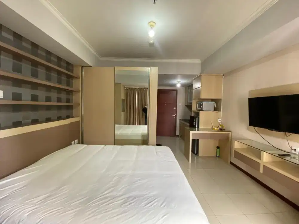 Disewakan Studio Apartemen Royal Mediterania Garden, Tower Lavender, Dekat Dengan Mall Central Park, View Kolam