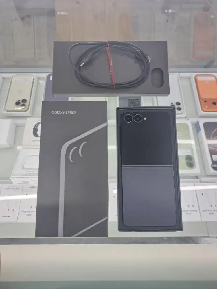 Second Samsung Galaxy Z Flip 7 12/256GB Jet Black SEIN Mulus Like New