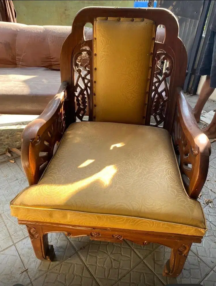 Dijual Murah kursi  tamu, meja mkn dll