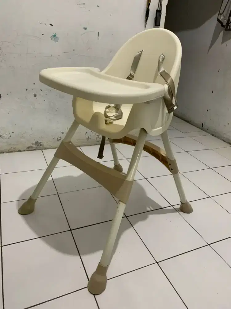 Box tempat tidur bayi dan kursi makan murah