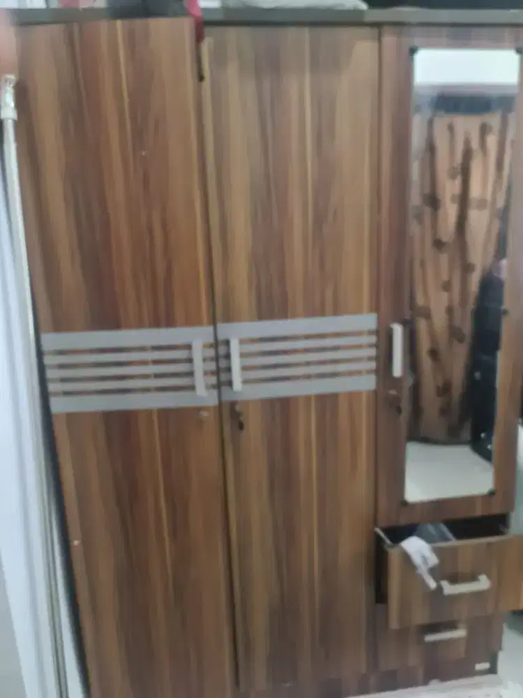 Lemari baju 3 pintu