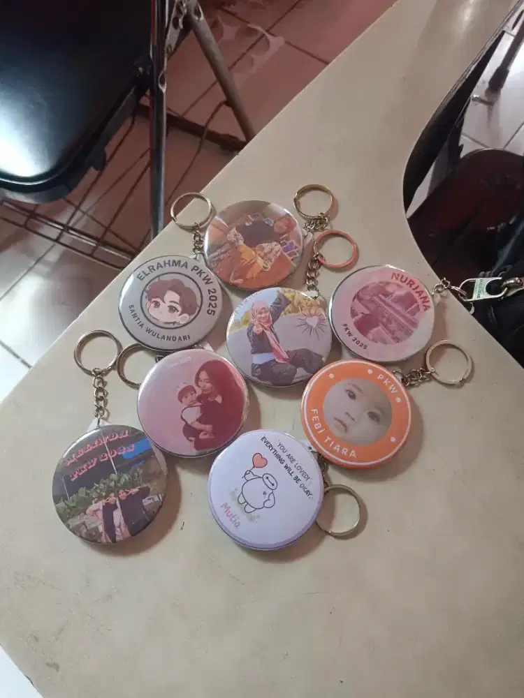 Gantungan kunci atau pin