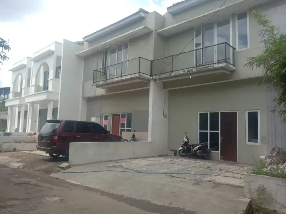 Rumah take over 2 lantai