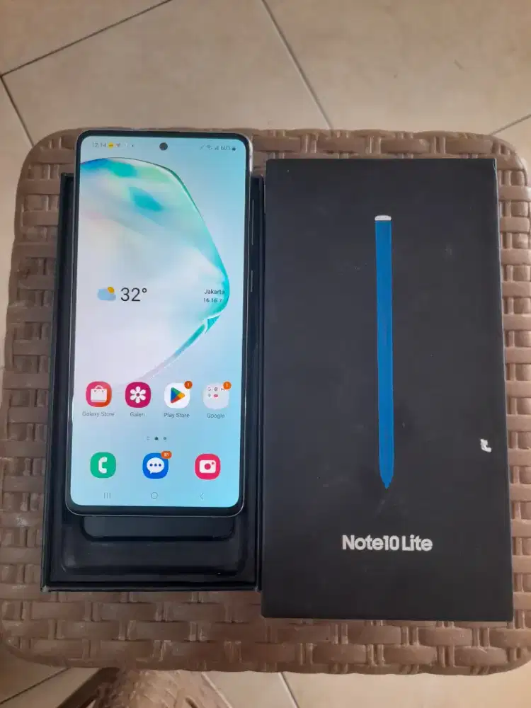 Samsung Note 10 Lite-4G.Amoled.ram 6 GB/128GB.GOLDEN PONSEL