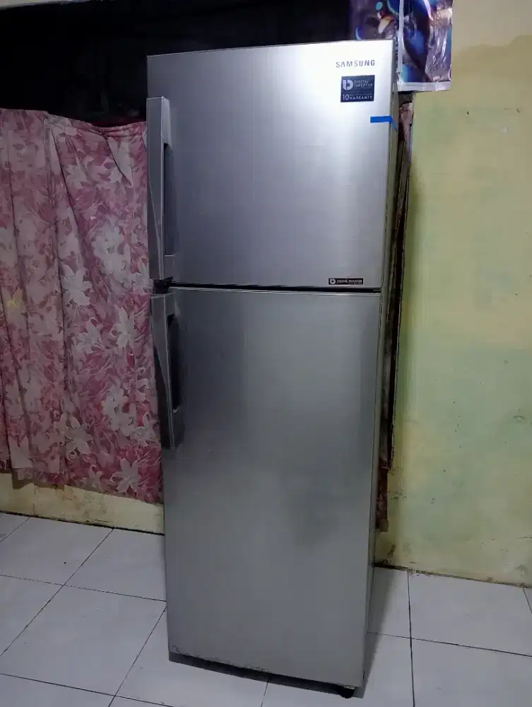 DJ jual kulkas Samsung inverter 2 pintu masih orisinil pabrik