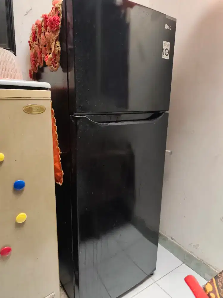 Kulkas LG 2 Pintu Kondisi Rusak