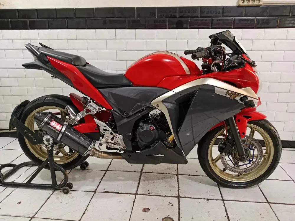 Di jual Honda cbr 250r tahun 2012