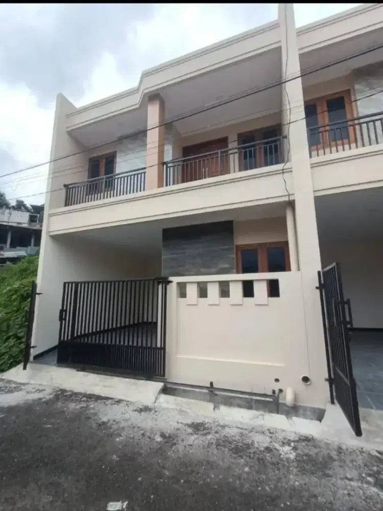 RUMAH BARU 2 LANTAI SIAP HUNI TUMPANG GAJAHMUNGKUR