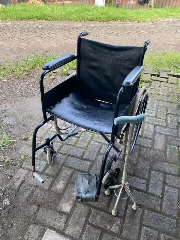Kursi roda second murah bonus tongkat jalan