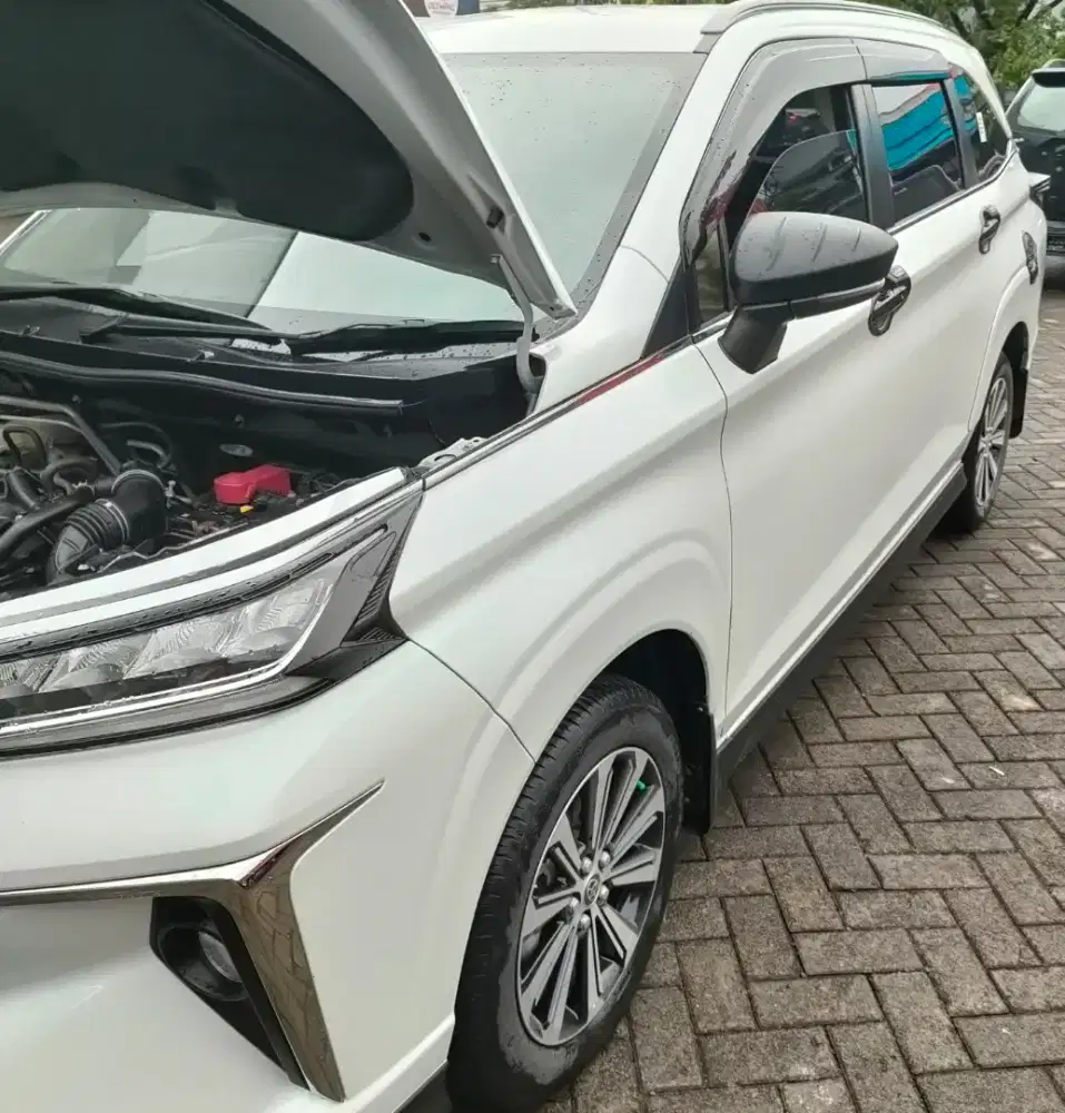 Toyota veloz manual bensin 2023 putih