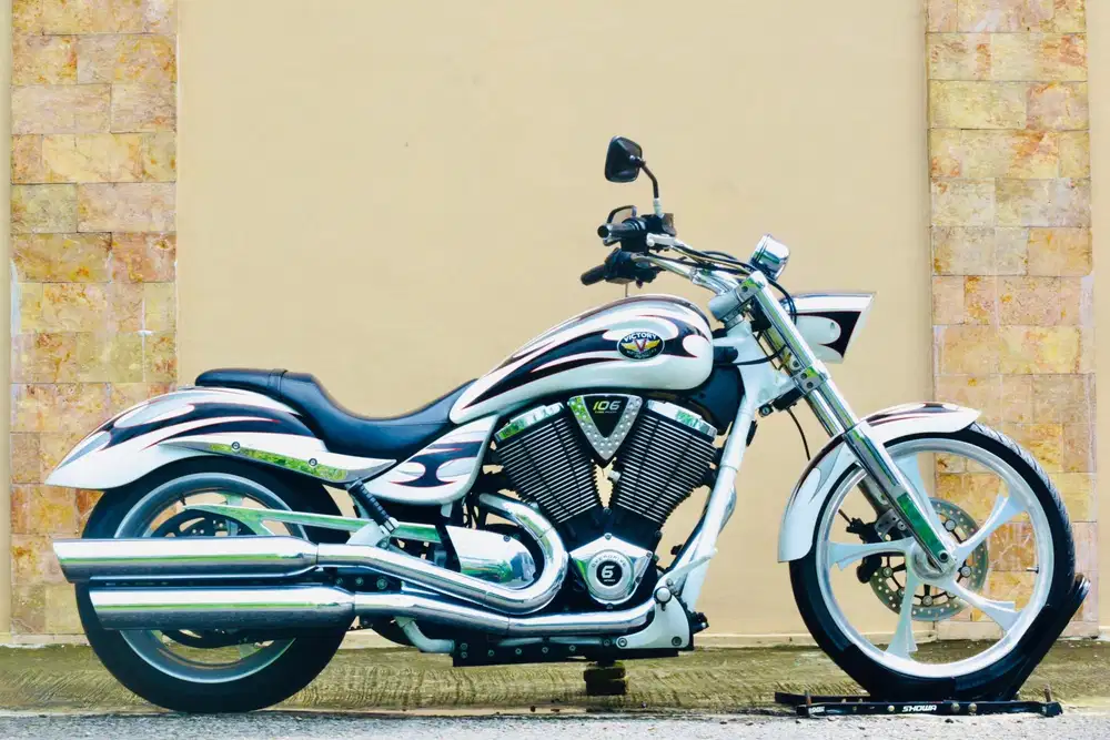 Victory vegas jackpot 1700 like new triumph BMW Ultra classic Roadking