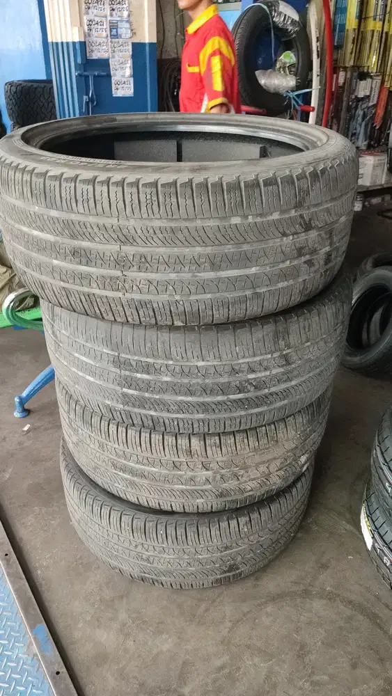 Ban Pirelli Scorpion Zero 285/40 r23 285/40/23 ex Range Rover G63