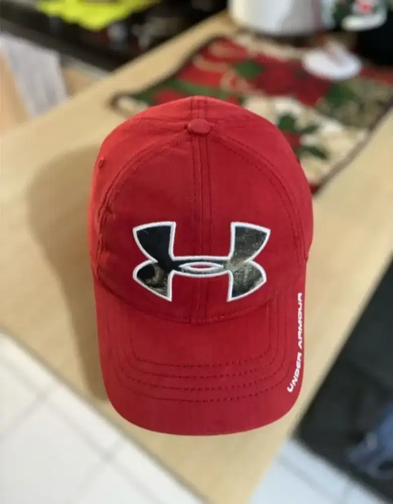 TOPI MERAH UNDER ARMOUR ORI BEKAS