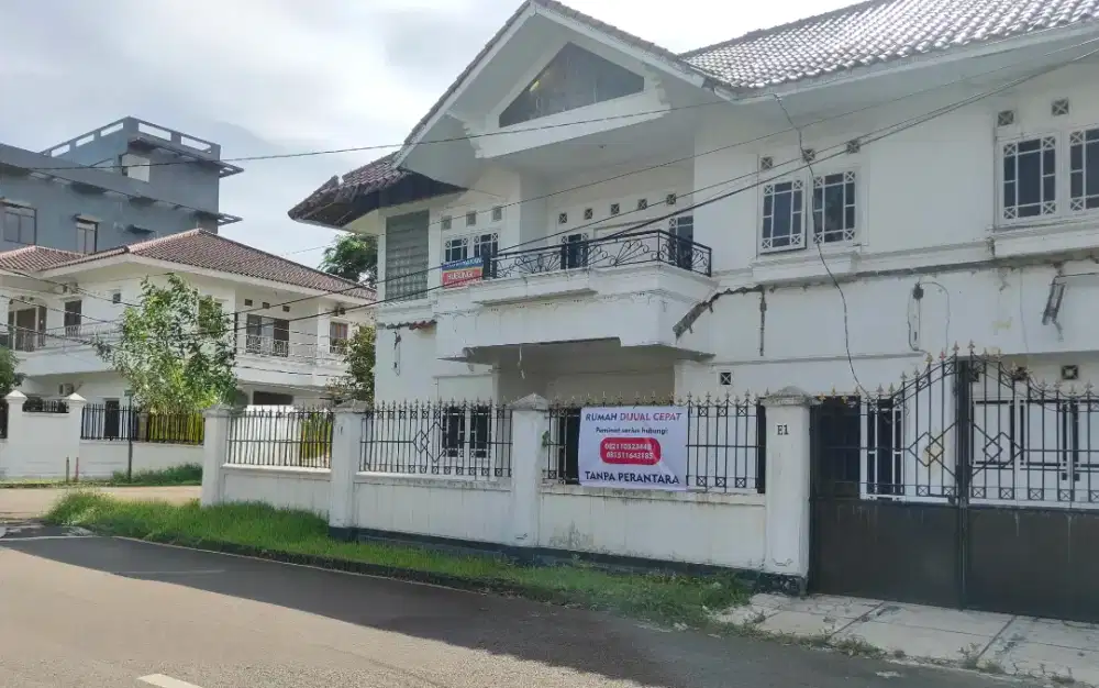 Rumah Hook Kavling DPRD Cibubur, 2 Lantai, Luas & Strategis
