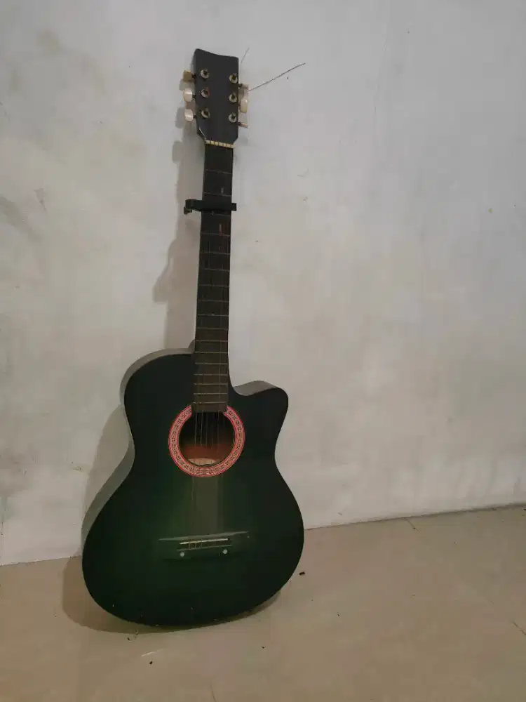gitar akustik 80.000 nego, rumayan buat latihan, atau buat hiburan