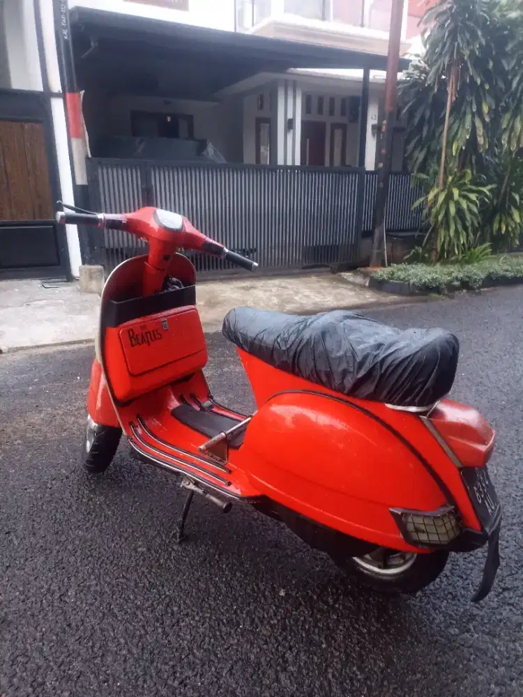 vespa piaggio p150e excLusive 2 px siap pake bpkb akur atas bawah