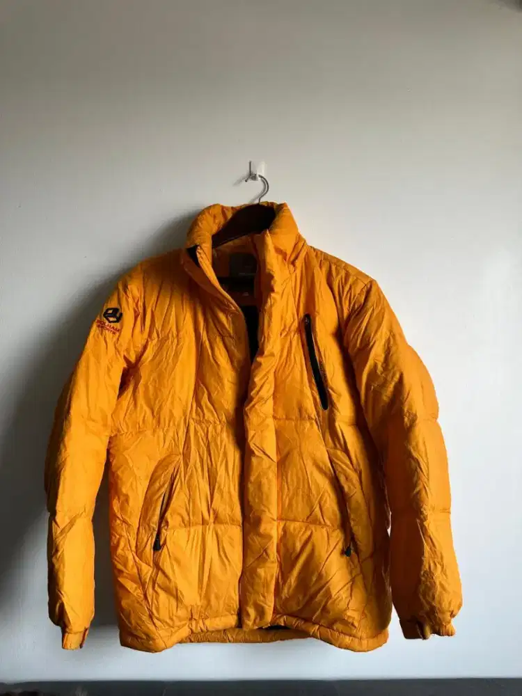 Jaket puffer atau down jacket