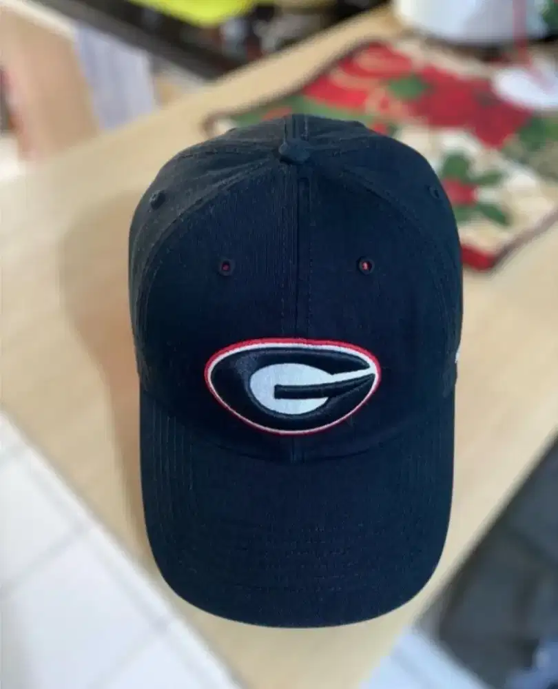 TOPI LOGO G BIG LOGO HITAM BEKAS