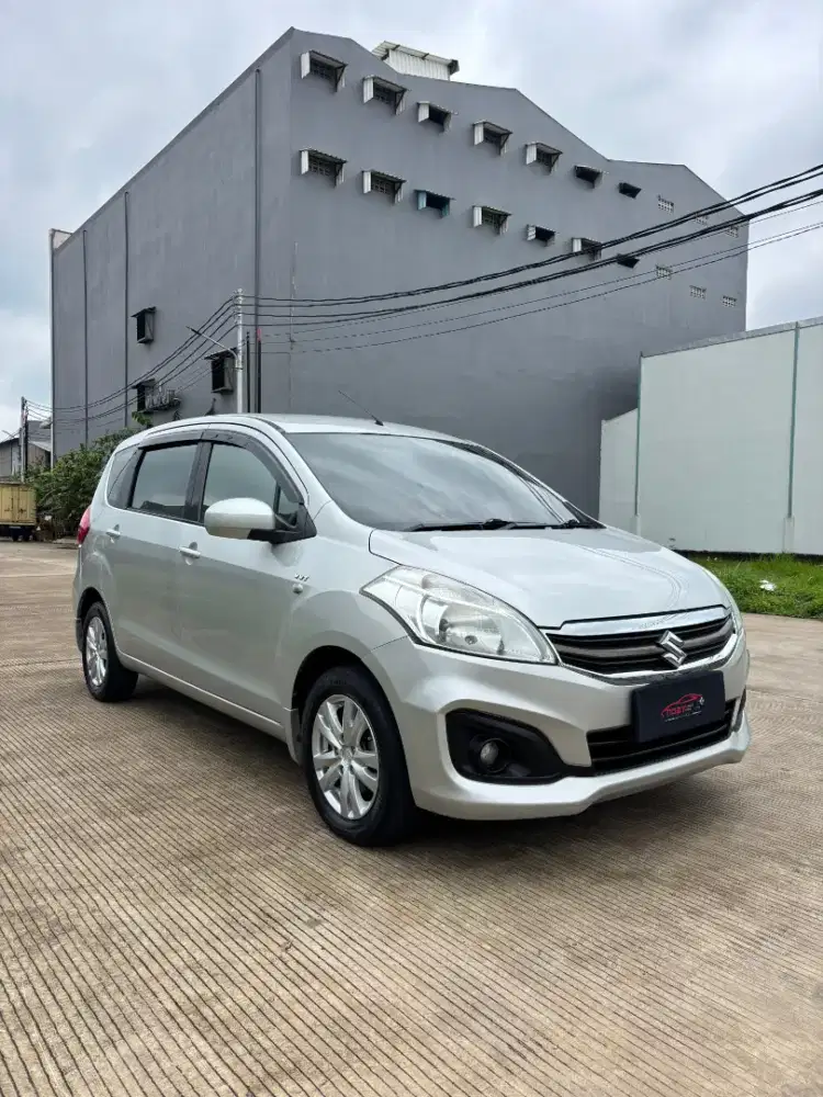 Ertiga GL manual bekas murah 2015 silver