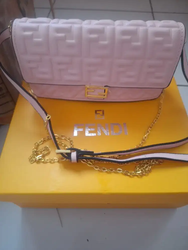 Tas fendi baguatte hampers