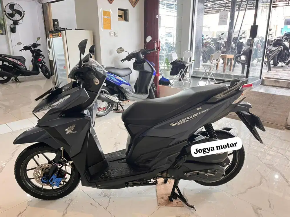 (B) honda vario 150 cc tahun 2016