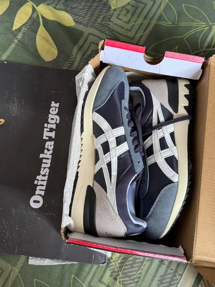 Sepatu Sneakers Onitsuka Tiger