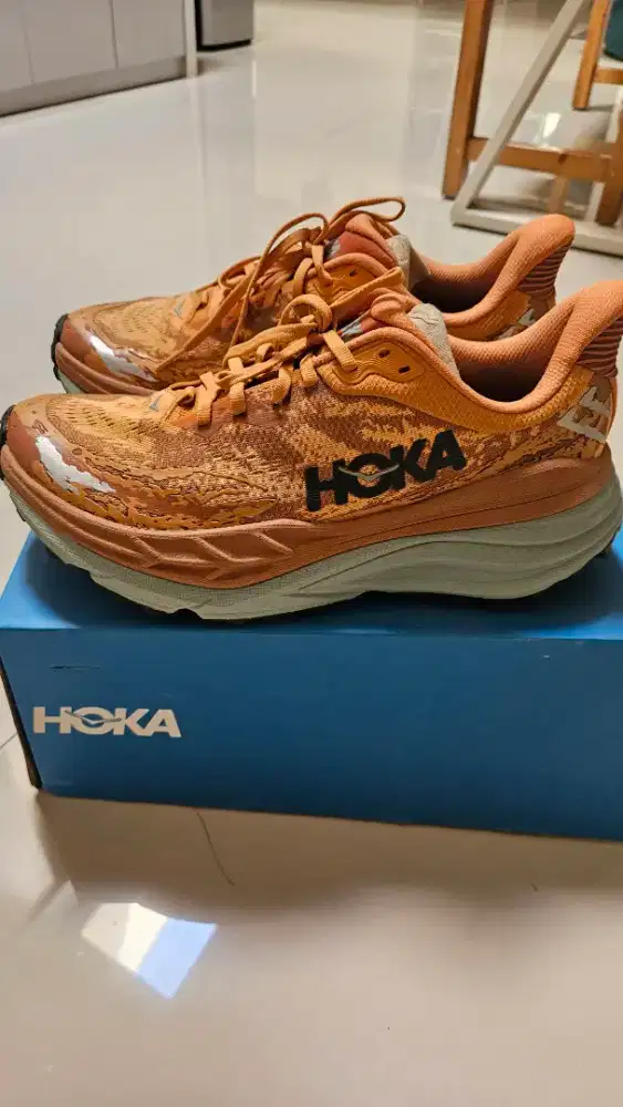 Sepatu trail Hoka Stinson 7
