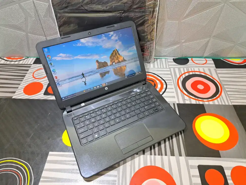 Laptop hp 14 AMD A4 RAM 8 GB slim siap pakai