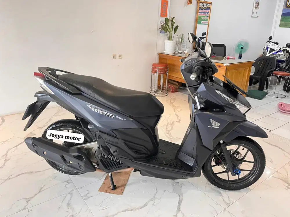 (B) honda vario 150 tahun 2016 cash Dan credit