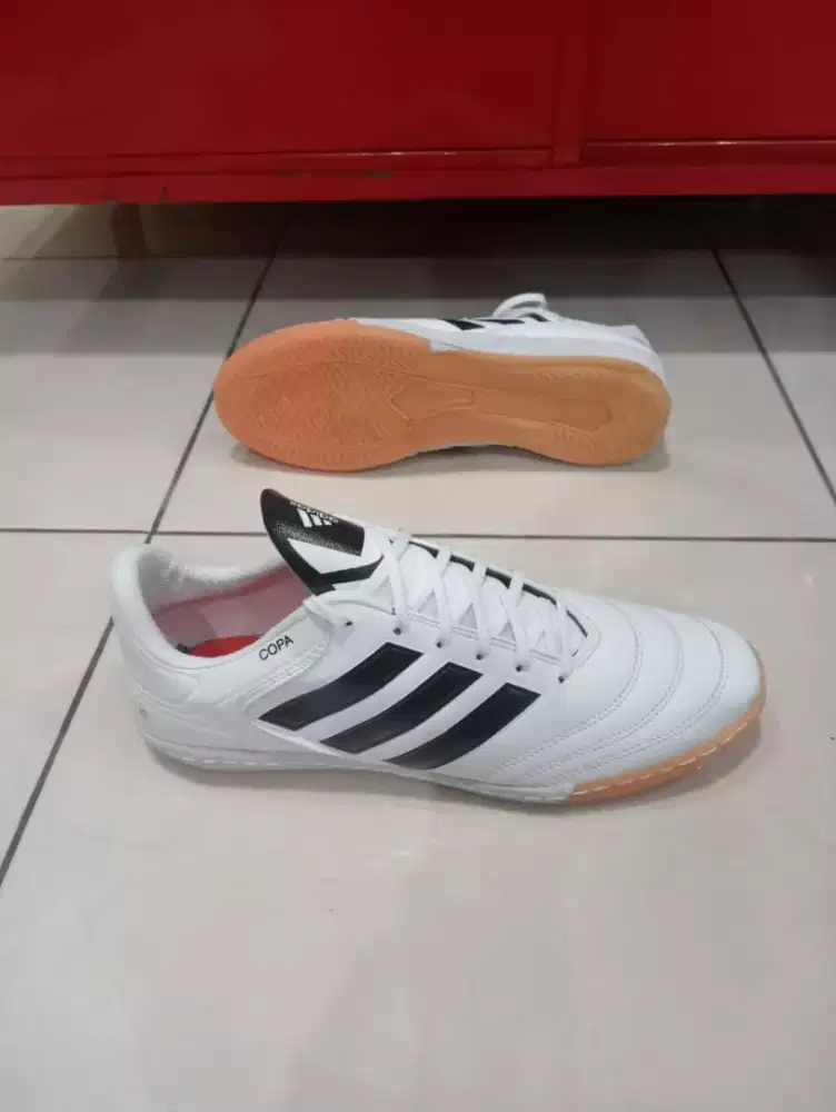 sepatu futsal putih murah