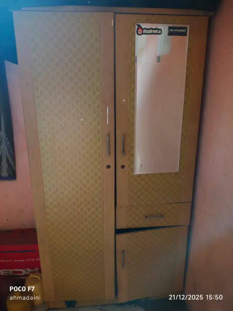 Lemari pakaian 2 pintu