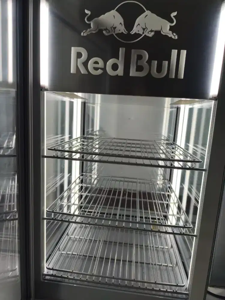 Showcase/kulkas red bull mewah