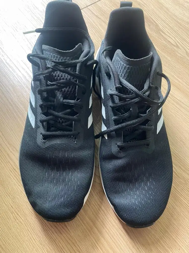 Dijual sepatu Adidas