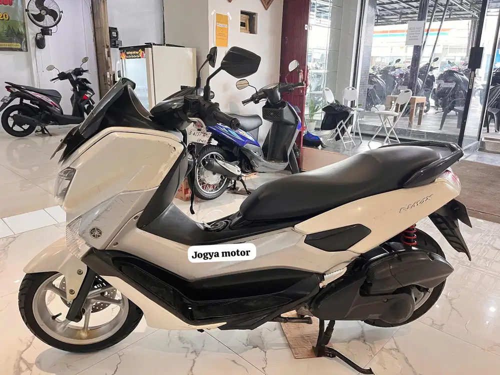 (B) Yamaha nmax tahun 2016