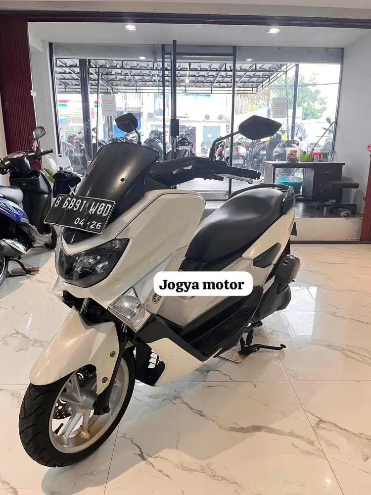 (B) Yamaha nmax tahun 2016