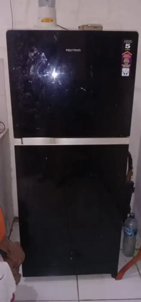Dijual kulkas masih dingin pool