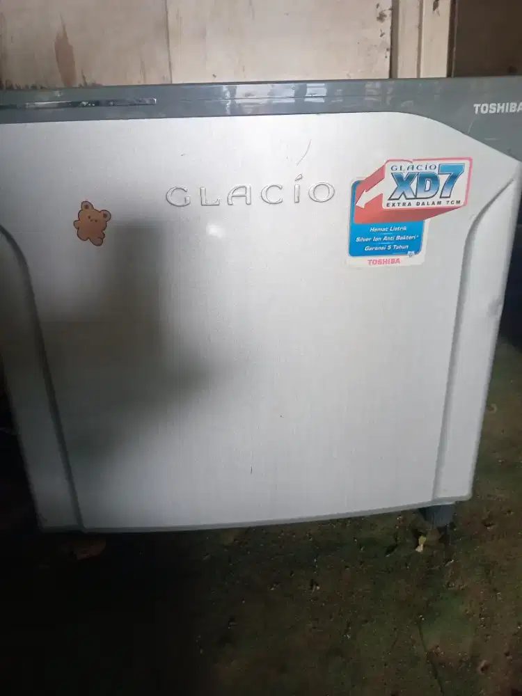 Di jual kulkas portabel toshiba ori mulus siap pakai