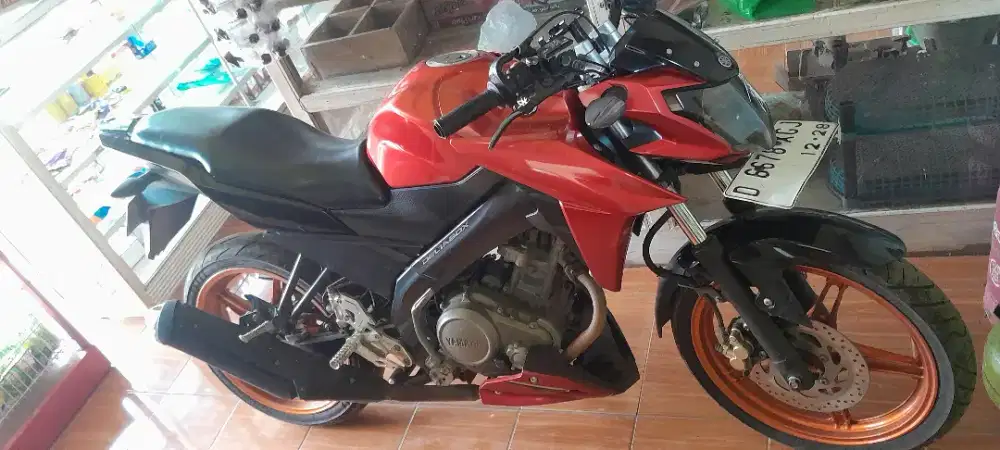 Dijual cepat YAMAHA VIXION Tahun 2016