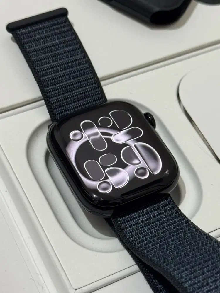 iBox Apple Watch Series 10 42mm Jet Black Fullset IC/B Garansi On 2026