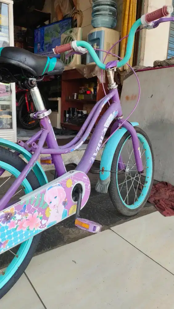 Jual sepeda anak cewe r 18 masih layak semua masih layak 250rb saja