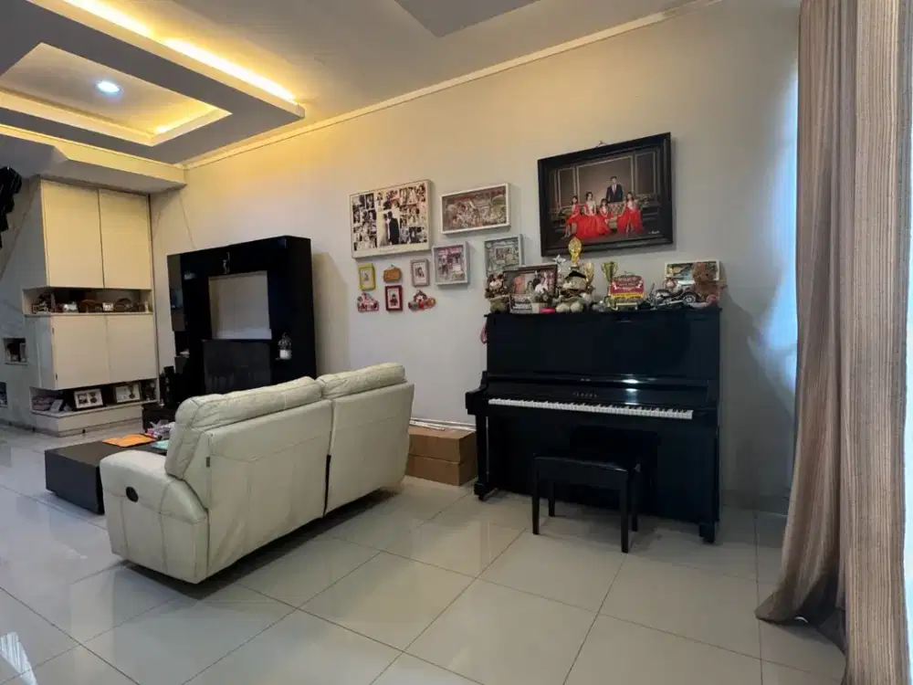 Turun 1,5 M! Rumah Mewah Grand Orchard Clover, Kelapa Gading, Luas Tanah 10x21, Utara