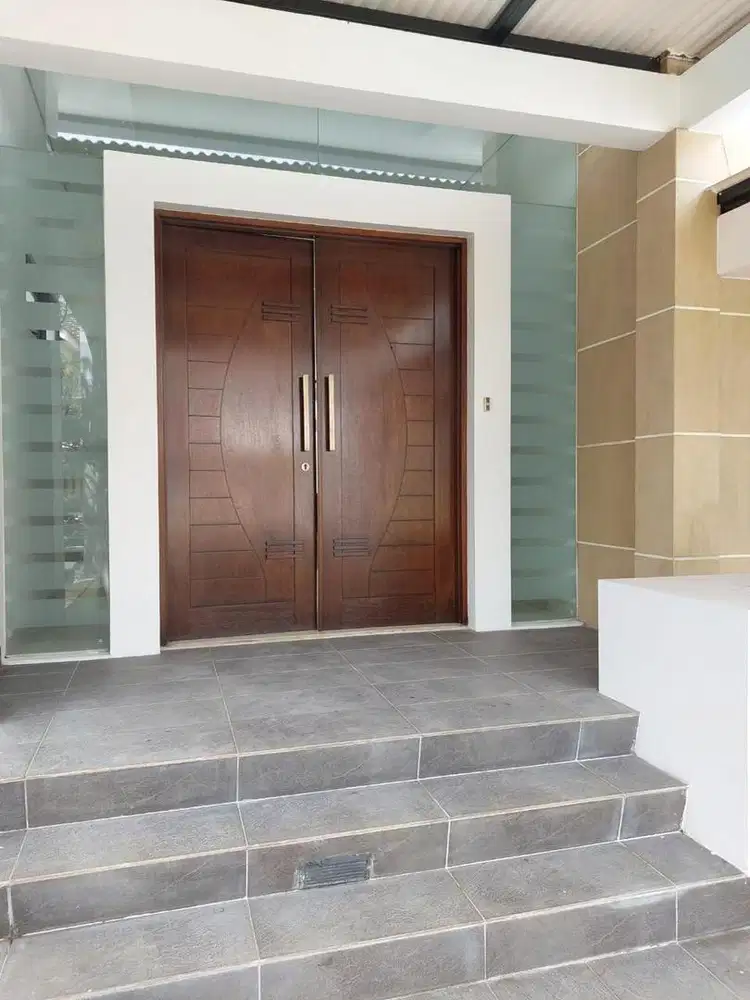 Dijual Rumah Mewah dan Modern di cluster depan Kota Wisata Cibubur