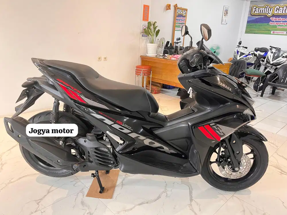 (B) Yamaha aerox vva 2019