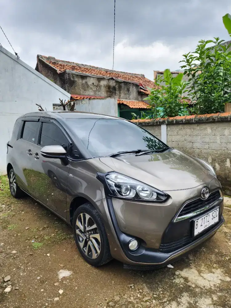 Toyota Sienta V Matic 2017