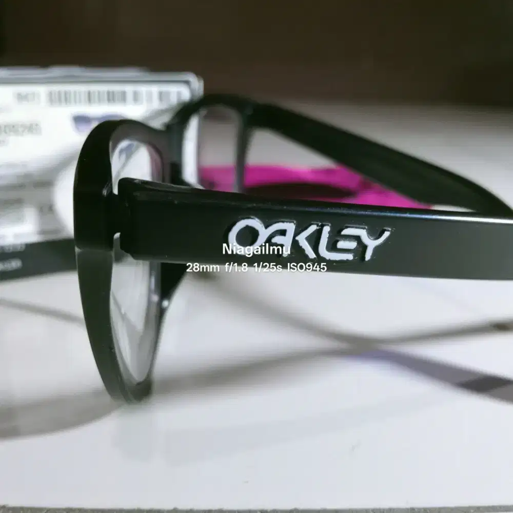 Kacamata Oakley Frogskin Prizm Grey Lensa