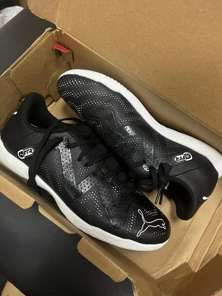 Puma Sepatu Futsal Size 39-40