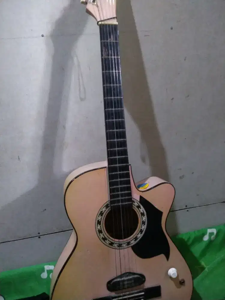 Di jual gitar yamaha murah